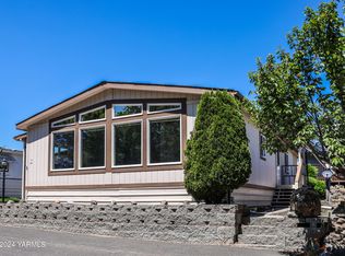 1130 N Wenas Rd TRAILER 17, Selah, WA 98942