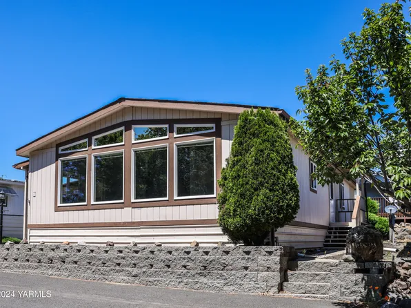 1130 N Wenas Rd Trailer 17, Selah, WA 98942