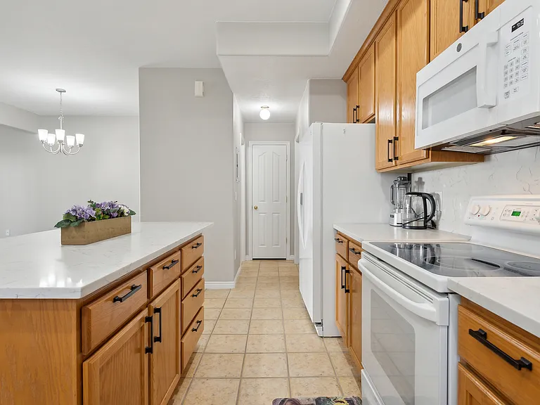 7168 S Kristilyn Ln — Photo 11