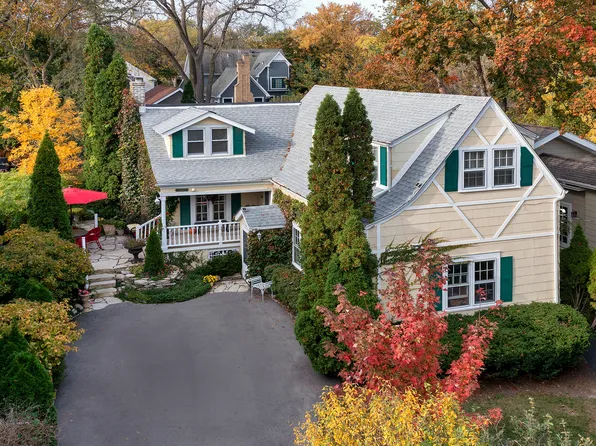 1268 Ridgewood Dr, Highland Park, IL 60035