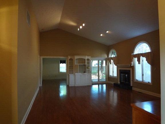 2nd image of 2045 Sussex Pl