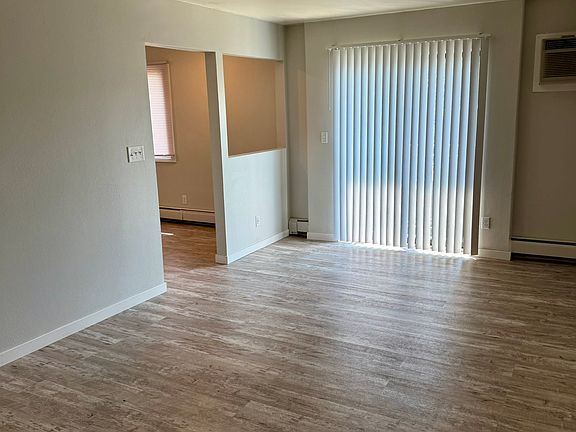 5th image of 504 S Van Buren St APT 6