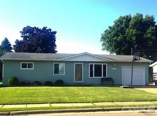 1555 Kane St, Dubuque, IA 52001