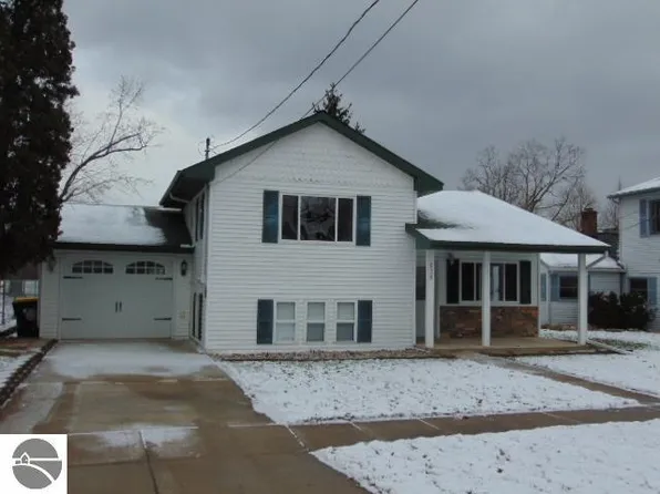 638 Church St, Grand Ledge, MI 48837