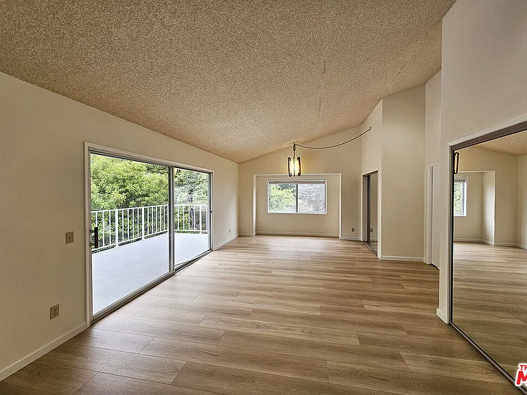2251 Maurice Ave — Photo 22