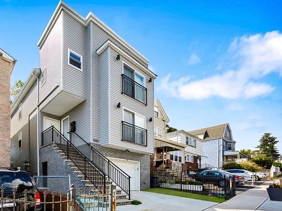 5th image of 1081 18th Ave #2