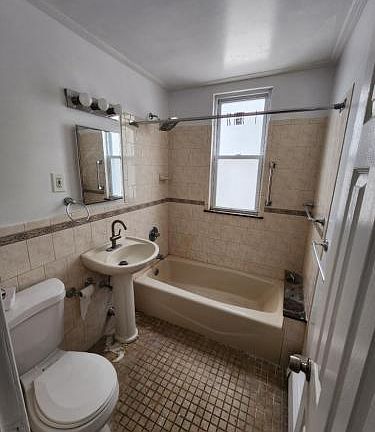 3rd image of 368 Logan Ave
