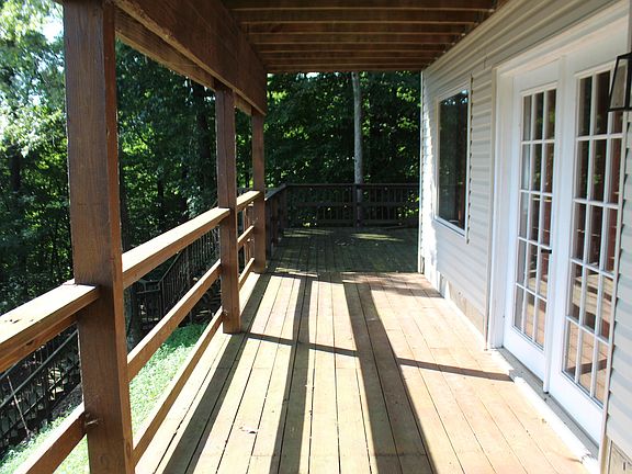 5th image of 611 Hillside Trl