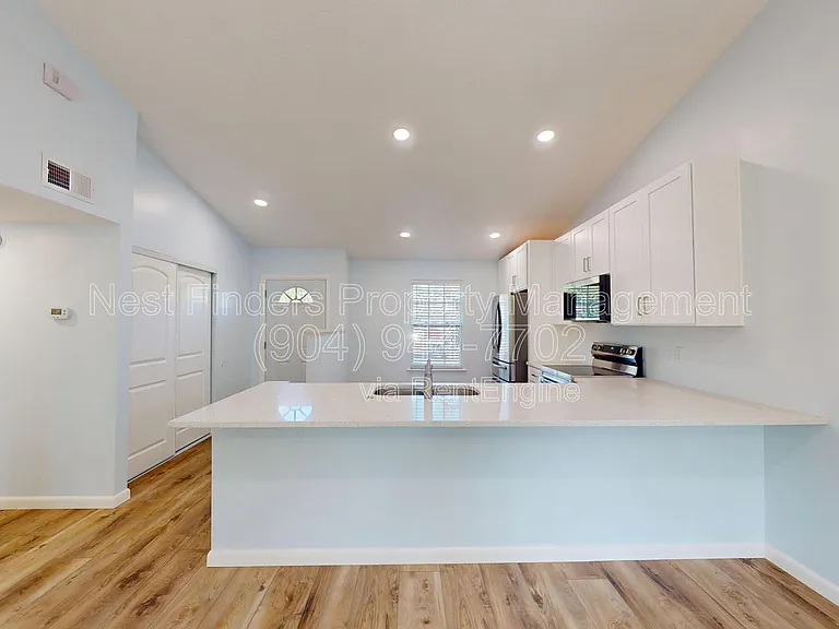 450 Aquatic Dr — Photo 4
