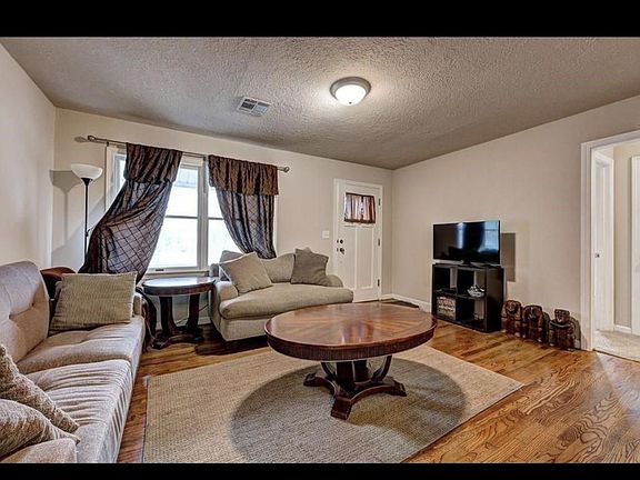 5th image of 806 Dakota St