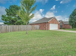 3280 Grainger Cir, Springdale, AR 72764