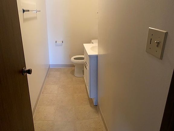 4th image of 206 S 4th Ave W #302