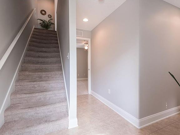 3rd image of 209 W Rock Garden Pl