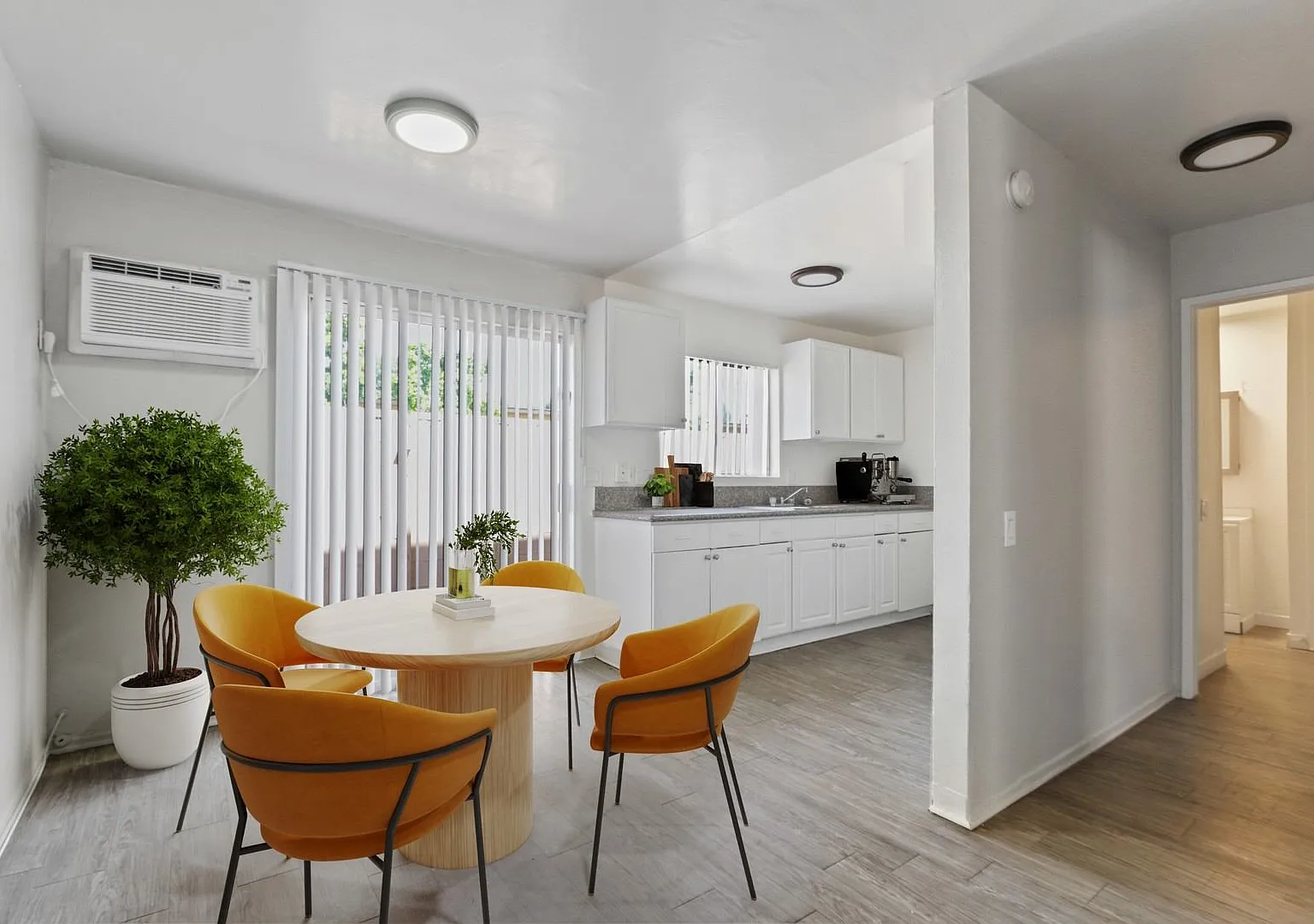 Carlyle Court Apartment Homes — Photo 2