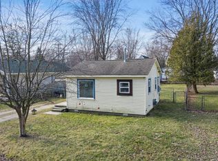907 Columbia St, Algonac, MI 48001