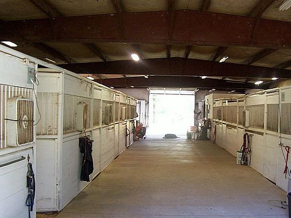 9 stall show barn