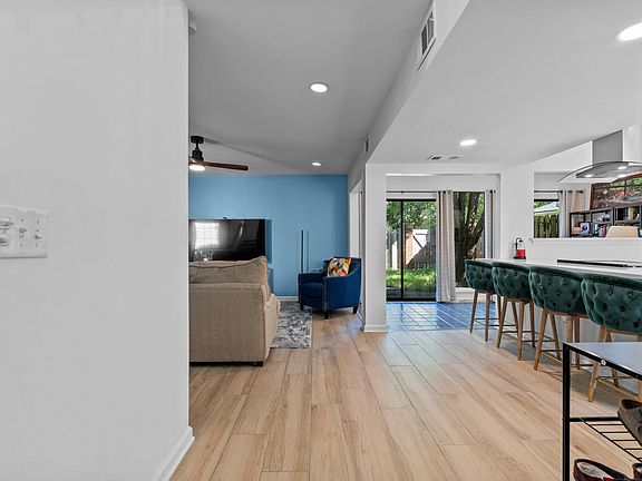 4th image of 21 Indigo Ln