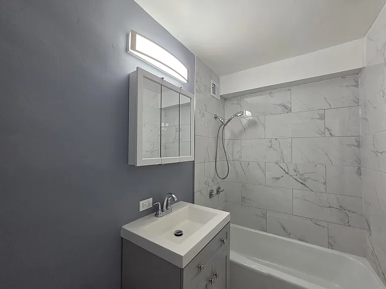 6118 N Sheridan Rd #208 — Photo 11