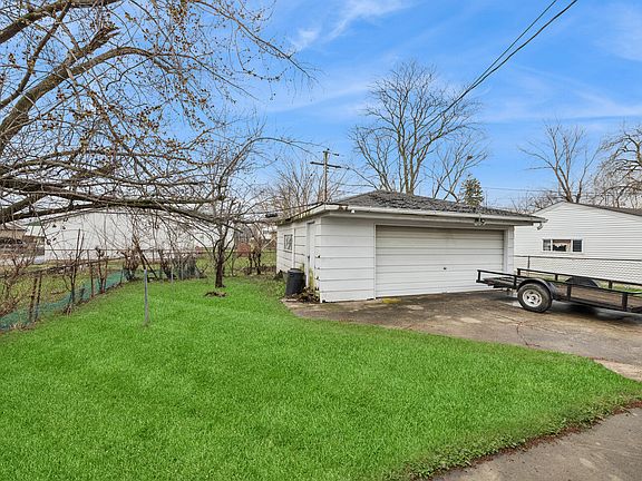 3rd image of 16323 Paulina St
