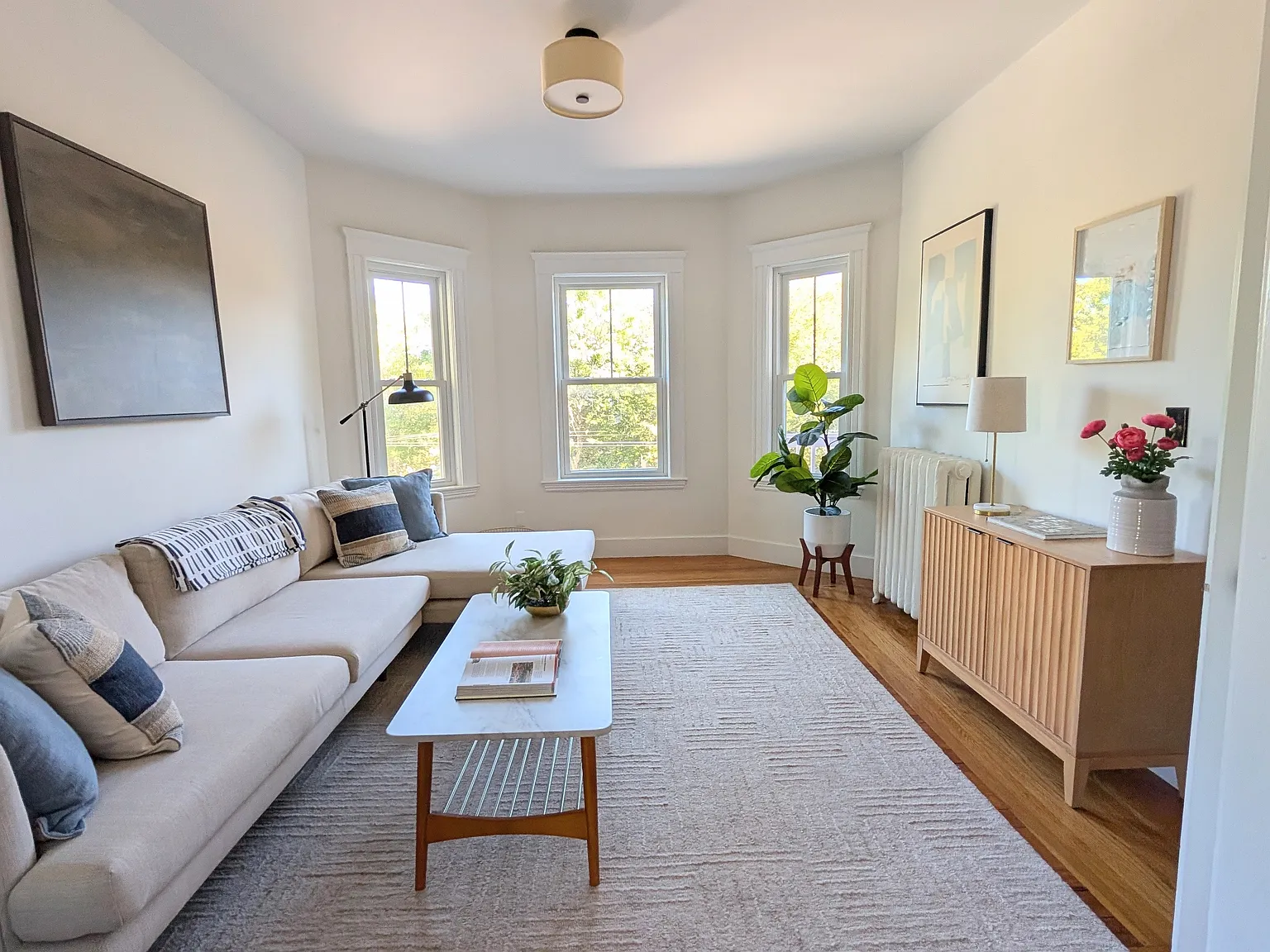 2 bed, 1000 sqft, $3,400 — Photo 2