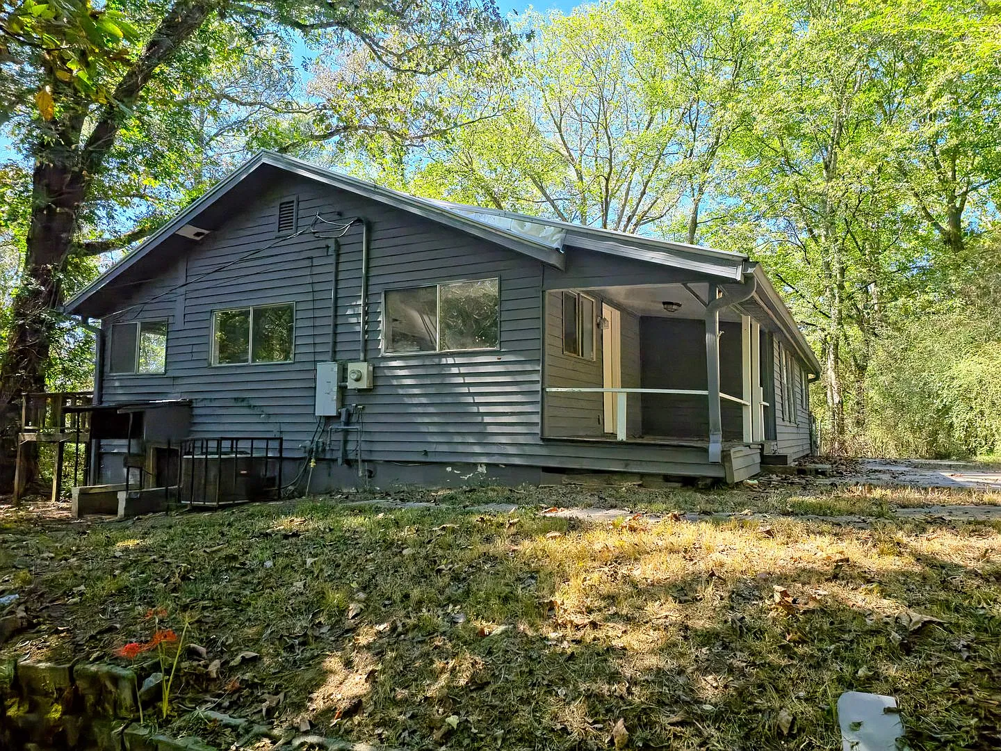 Charming 3-Bedroom Home Surrounded by Nature in Jasper! — Photo 1