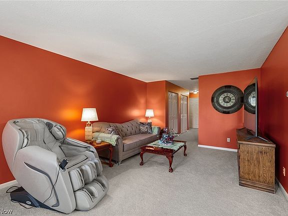 5th image of 950 Avalon Dr