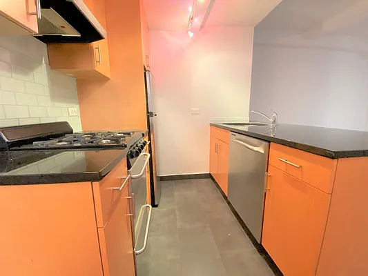 Rented by Manhattan Realty Group | media 7