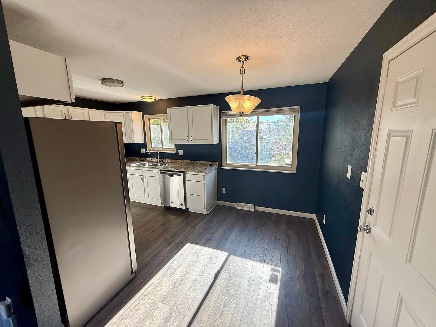 Updated 3 Bedroom Home with Large Yard — Photo 4
