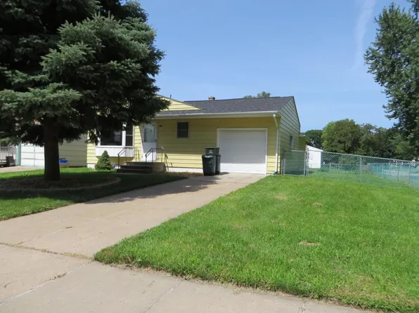 3202 Calhoun St, Bellevue, NE 68005