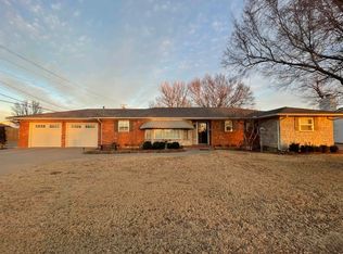 1318 N Prouty Ave, Watonga, OK 73772