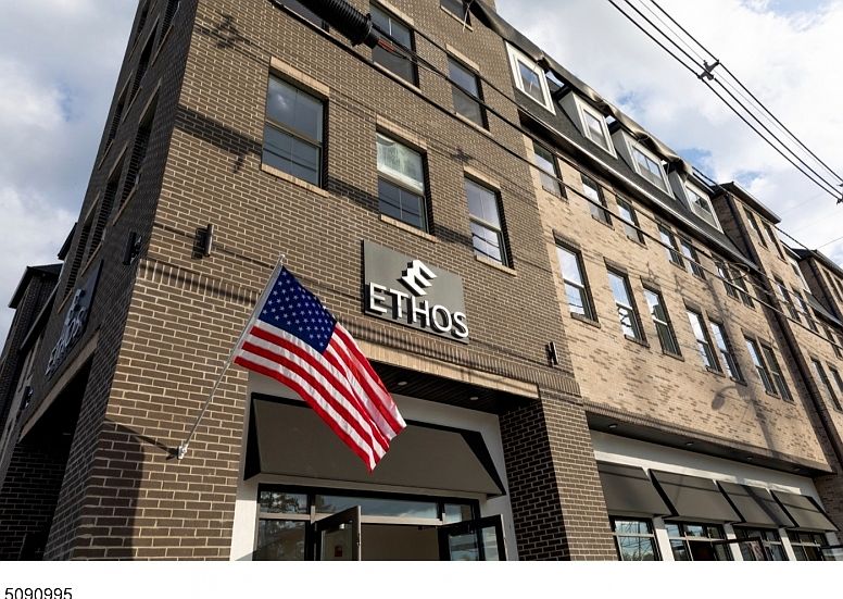 1st image of 548 Franklin Ave #417