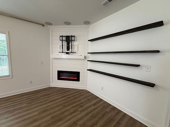 3rd image of 908 Stevens St