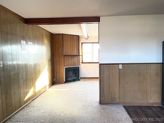 2nd image of 302 Hillcrest St