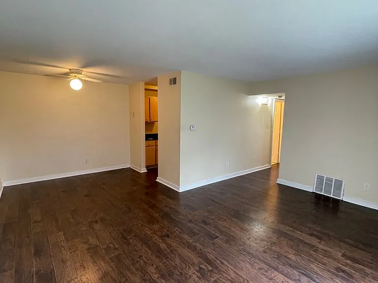 Abbott Acres Apartments — Photo 20