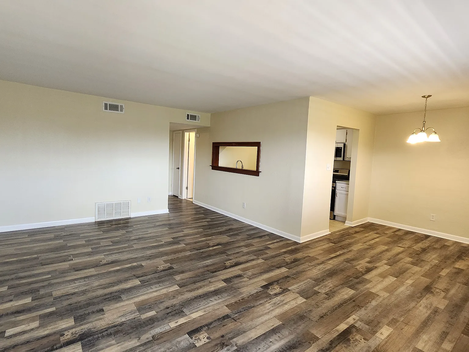 2 bed, 936 sqft, $1,400 — Photo 3
