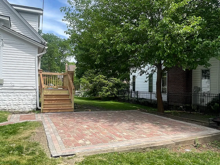 218 Phillippa St — Photo 13