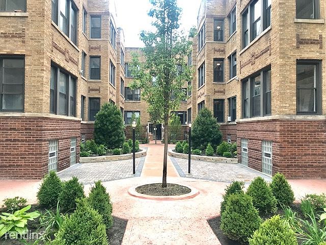 5001-9 N Ashland Courtyard