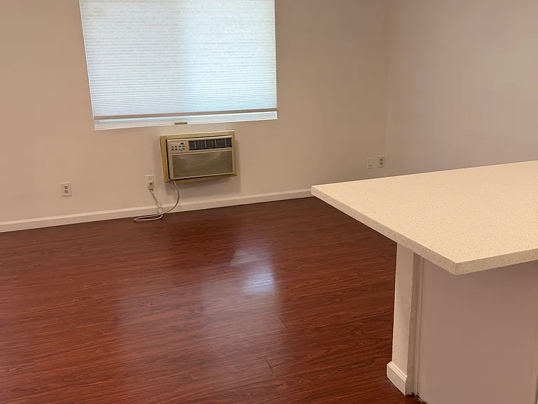 210 S Coronado St #8 — Photo 10