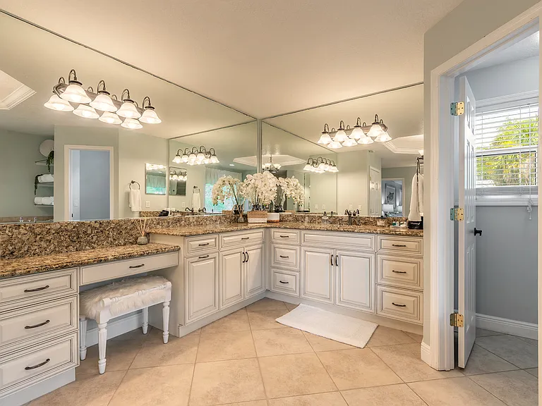 63 E Bayshore Dr — Photo 22