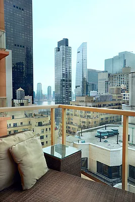 Sold by Compass | media 18