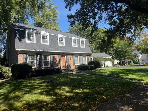 821 Timber Trail Dr, Naperville, IL 60565