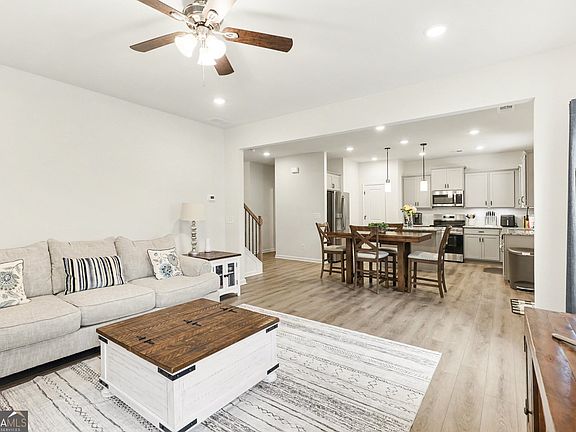 3rd image of 383 Morgan Rd