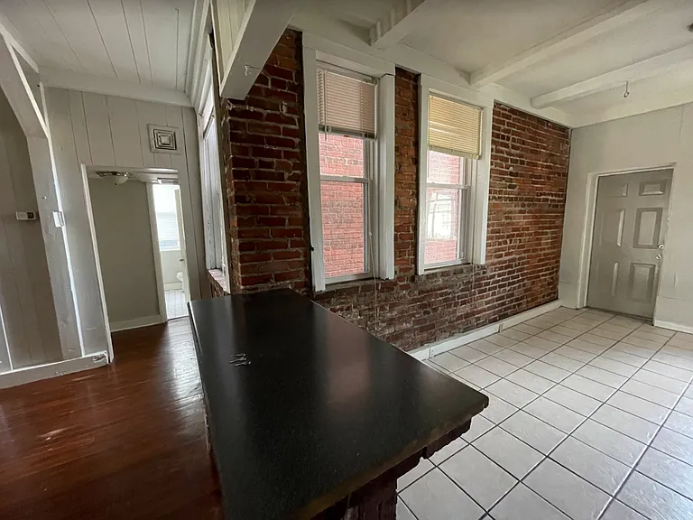 622 Graydon Ave — Photo 2
