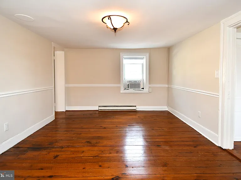 17 Apt #1 — Photo 13
