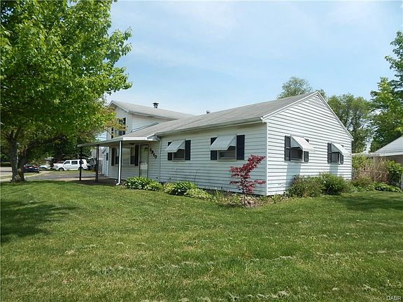 3rd image of 4940 Woodbine Ave