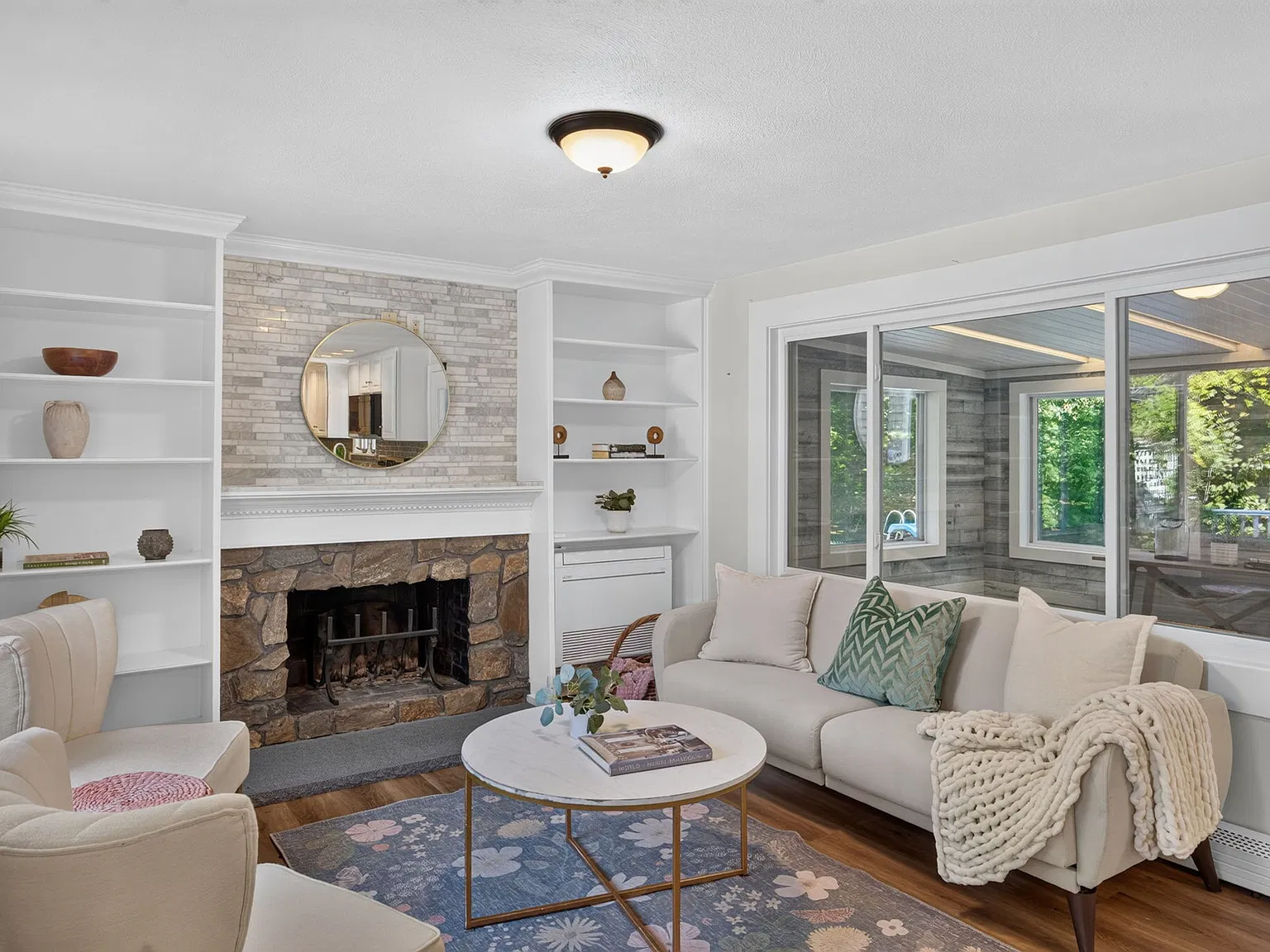 4 bed, 2.5 bath, 2421 sqft, $4,500 — Photo 3