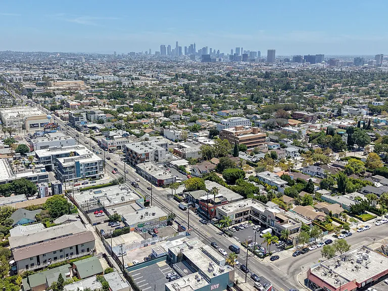 5760 Melrose Ave — Photo 13