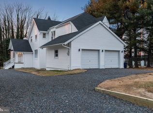 907 Pomona Rd, Cinnaminson, NJ 08077