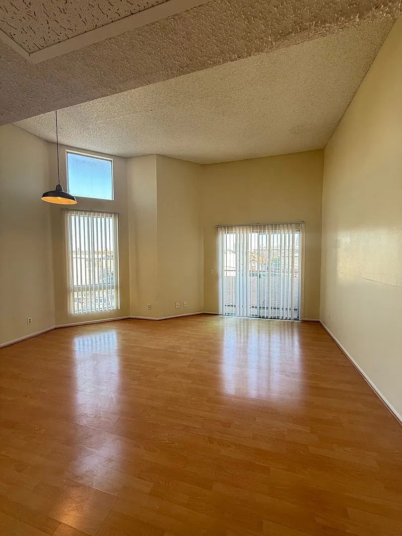 807Bunk — Photo 1