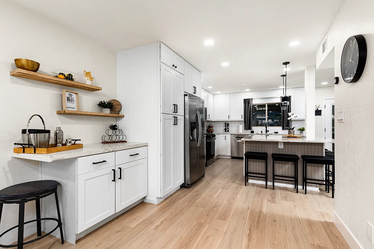 Building Photo - 7715 E Vernon Ave #1